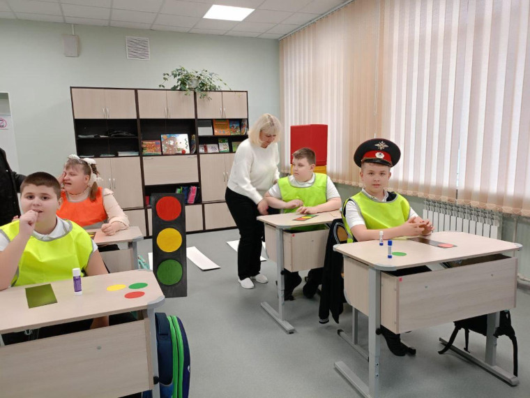 Светофор и его сигналы.